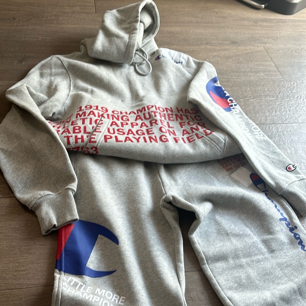 Boys size Xsmall 16-18 fleece champion sweatsuit. Like new. Heather grey